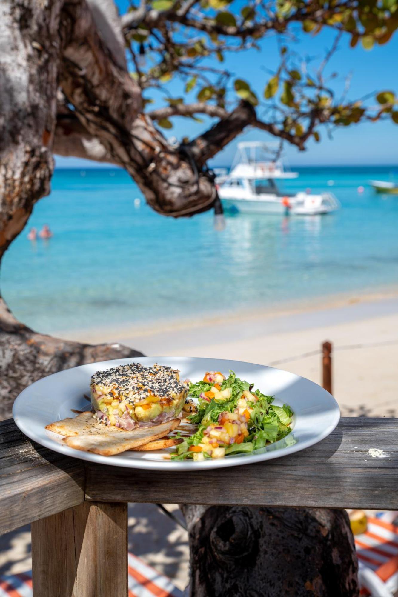 Paradise Beach Hotel & Resort ウェスト・ベイ エクステリア 写真