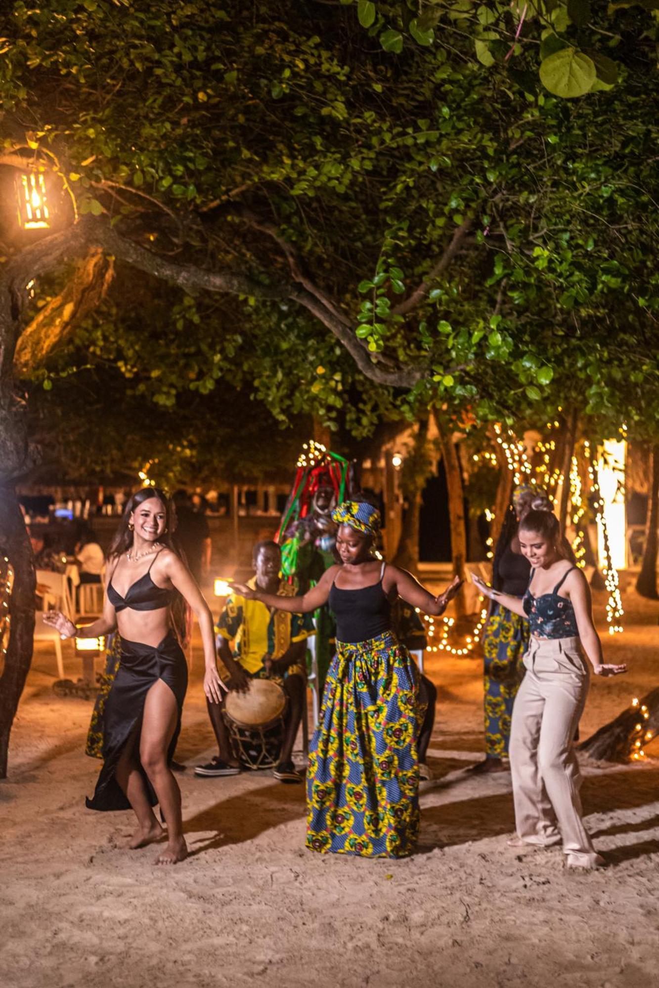 Paradise Beach Hotel & Resort ウェスト・ベイ エクステリア 写真