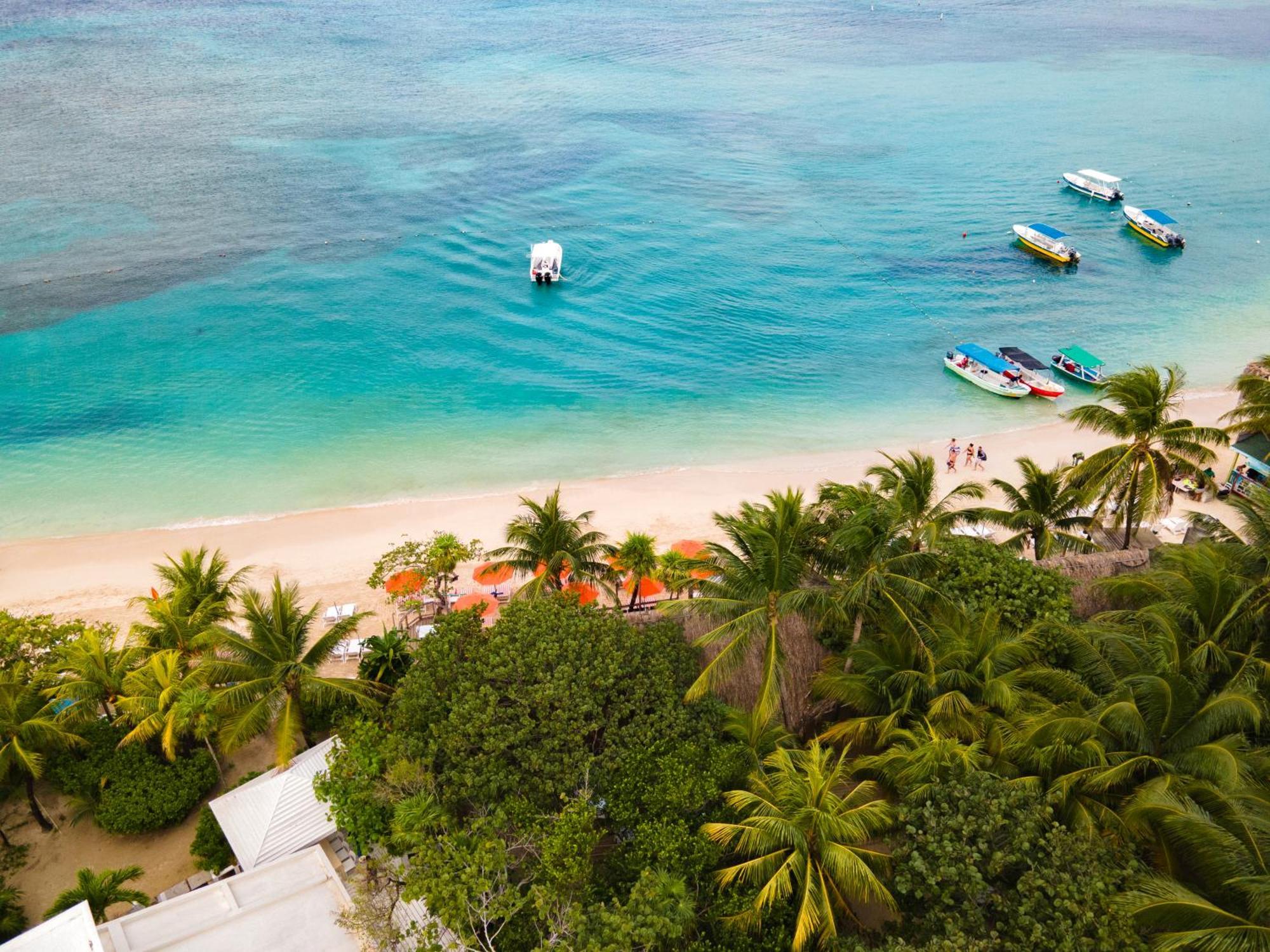 Paradise Beach Hotel & Resort ウェスト・ベイ エクステリア 写真
