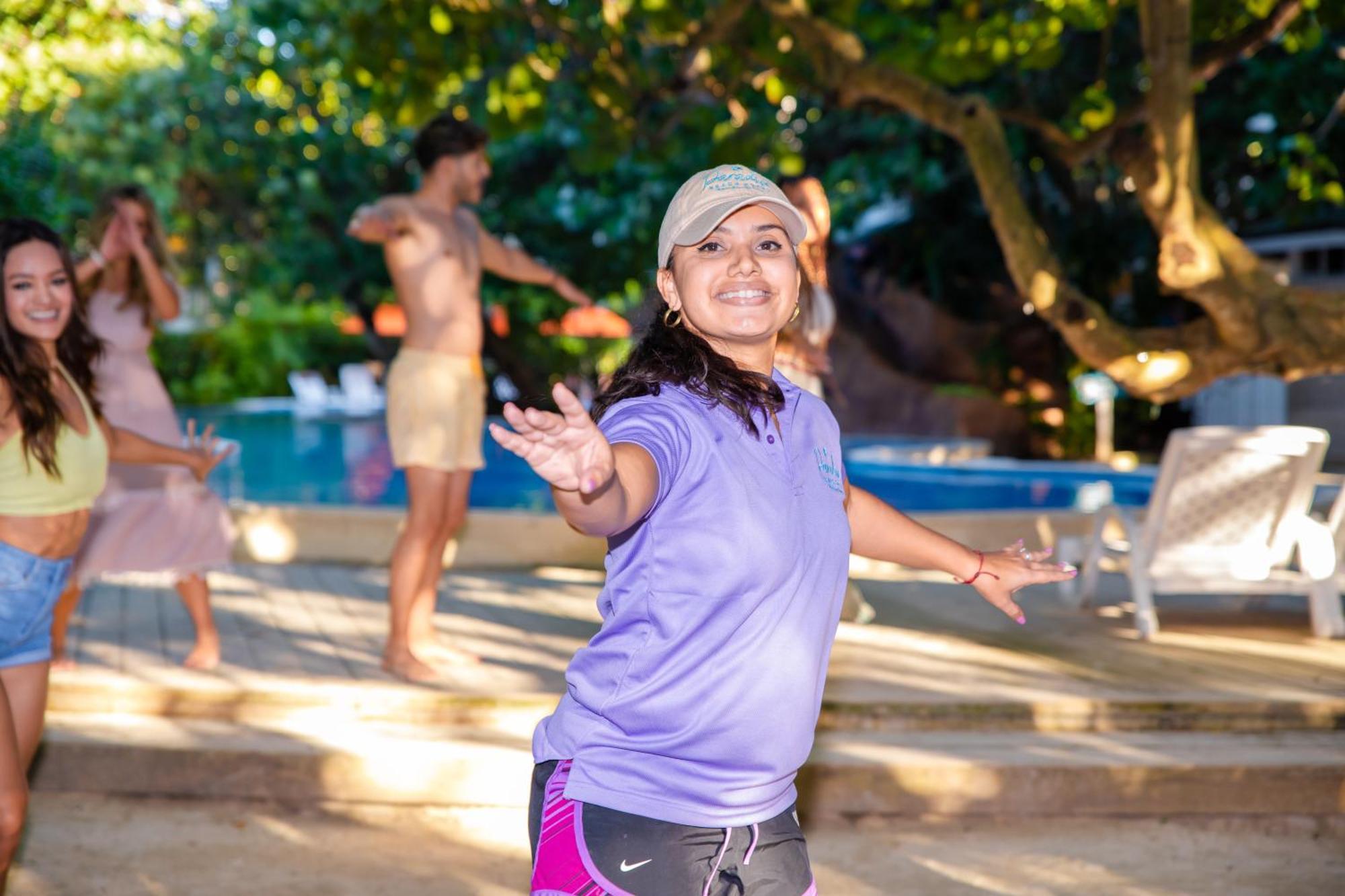 Paradise Beach Hotel & Resort ウェスト・ベイ エクステリア 写真