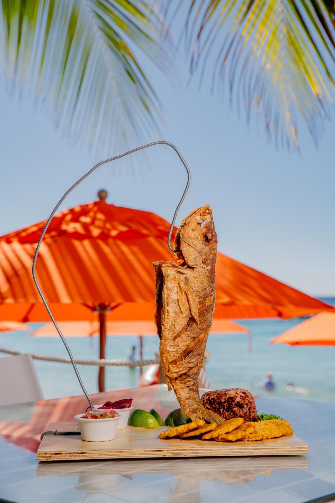 Paradise Beach Hotel & Resort ウェスト・ベイ エクステリア 写真